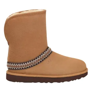 UGG Women's Classic Short Crescent Chestnut